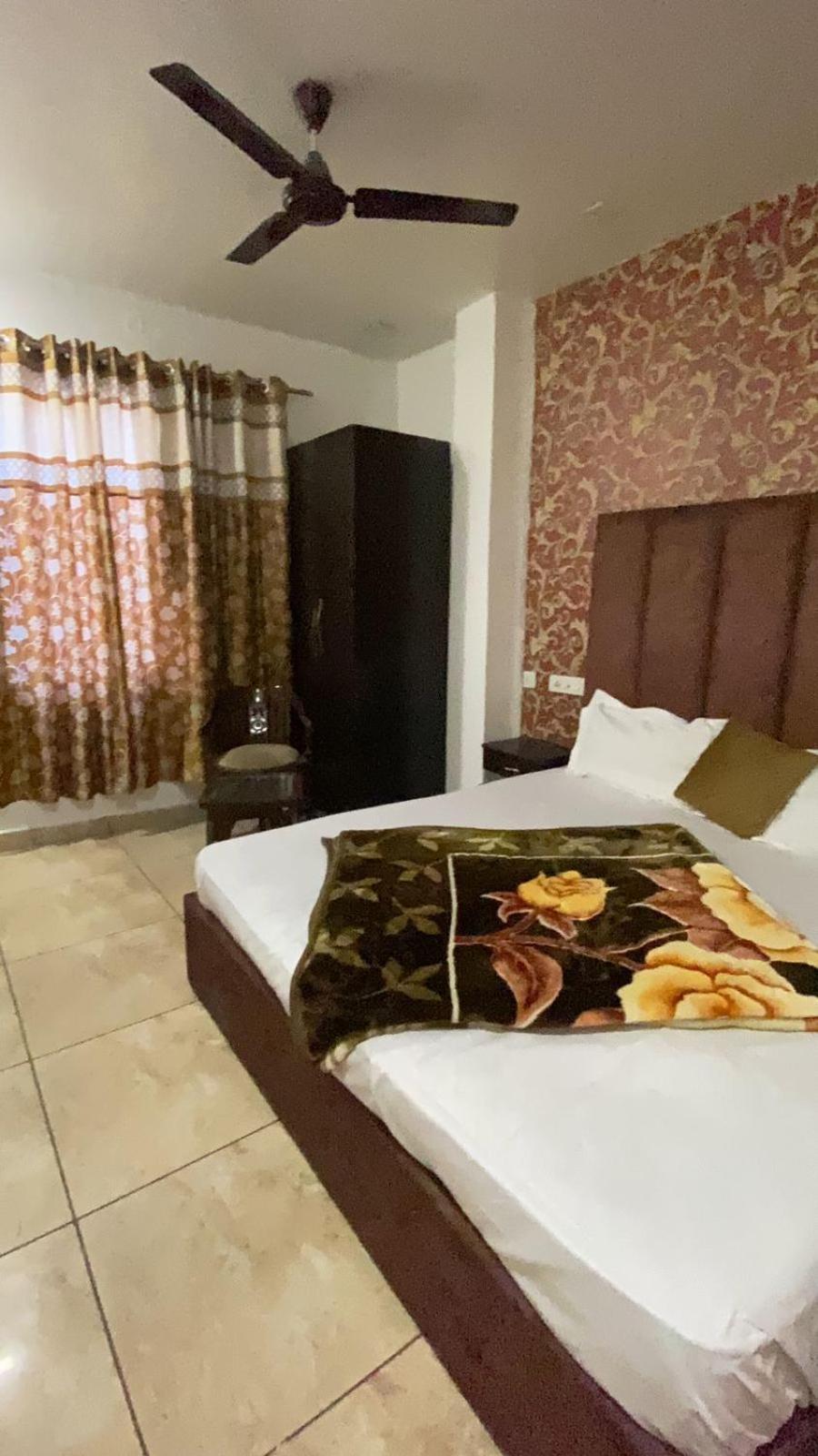 Hotel Sd Regency Amritszár Kültér fotó